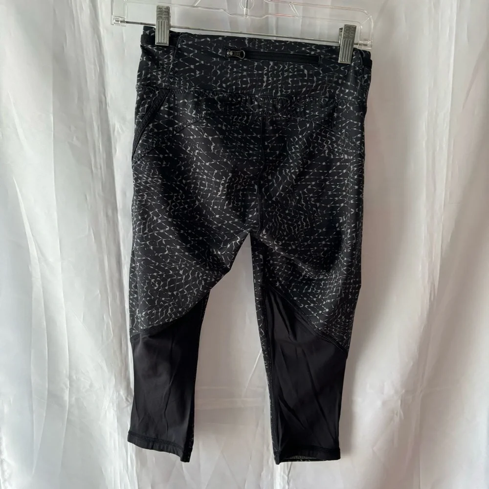Lululemon Soul Cycle crop leggings black marked SZ 4 Worn once